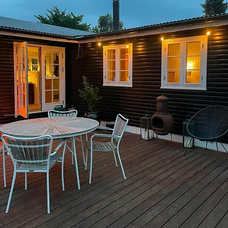 בית נופש Idyllic Summer House Near Nykobing Sj *